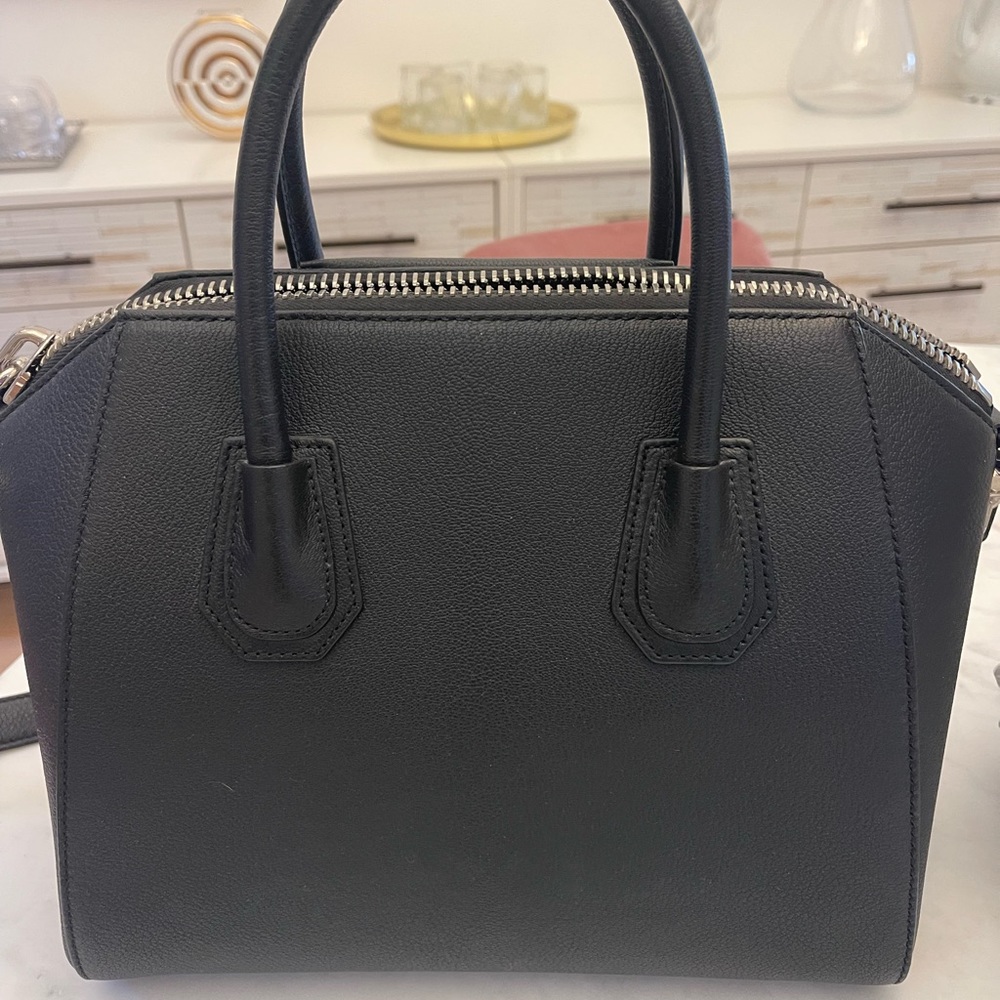 GIVENCHY - Authentic Small Antigona Satchel- NWOT - Picture 5 of 7
